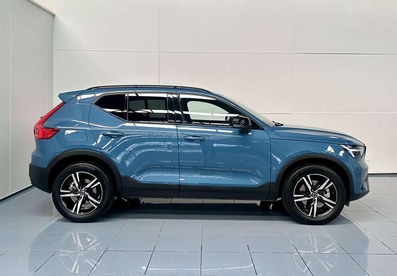 Usado Volvo XC40 Plus 129 HP (94 kW) 2025 Azul SUV