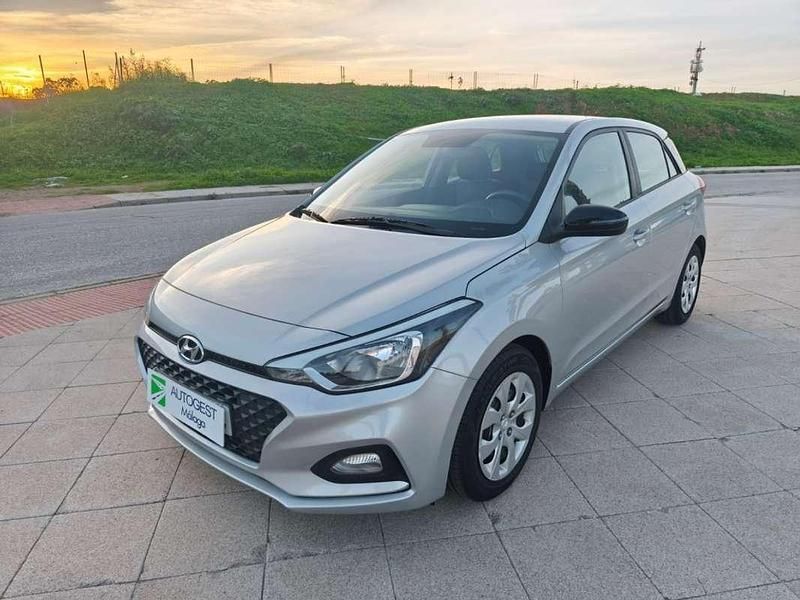 Usado Hyundai i20 84 CV (61 kW) 2020 Gris Utilitario