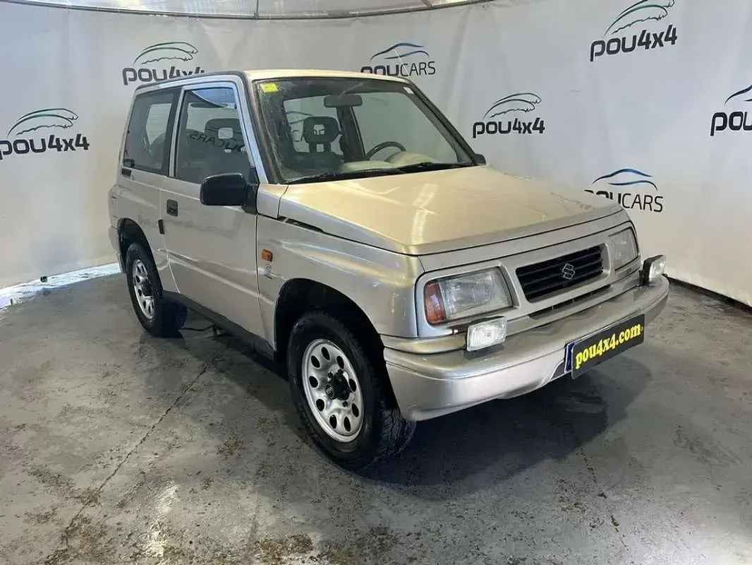 Usado Suzuki Vitara 90 CV (66 kW) 2003 Plateado SUV