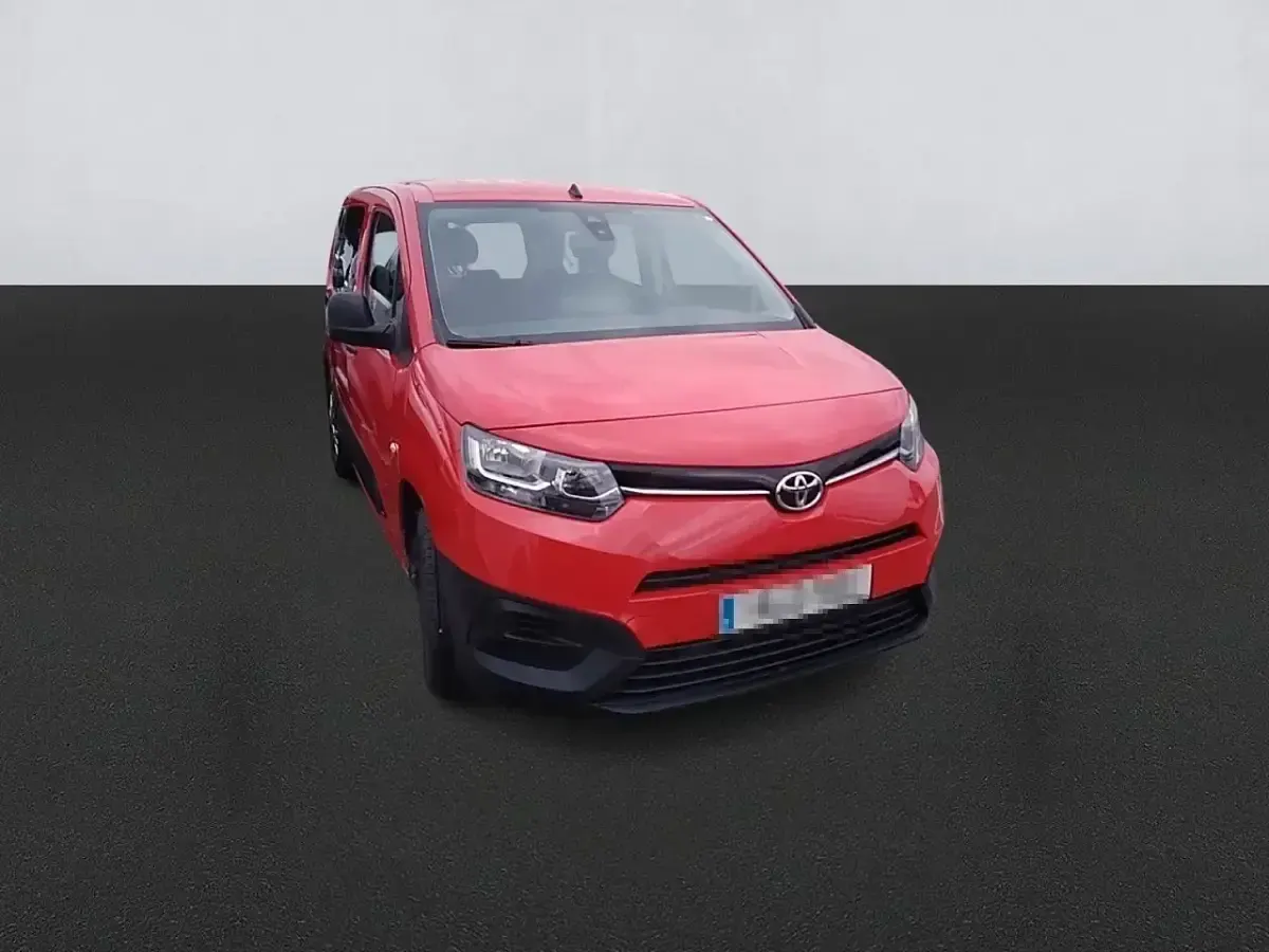 Usado Toyota Proace Verso Active 131 CV (96 kW) 2023 Rojo Familiar