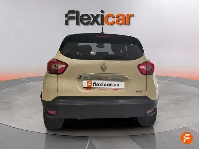 Usado Renault Captur Intens 90 CV (66 kW) 2016 Beige SUV