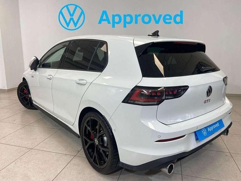 Usado VW Golf VIII GTI 265 CV (194 kW) 2025 Blanco Utilitario