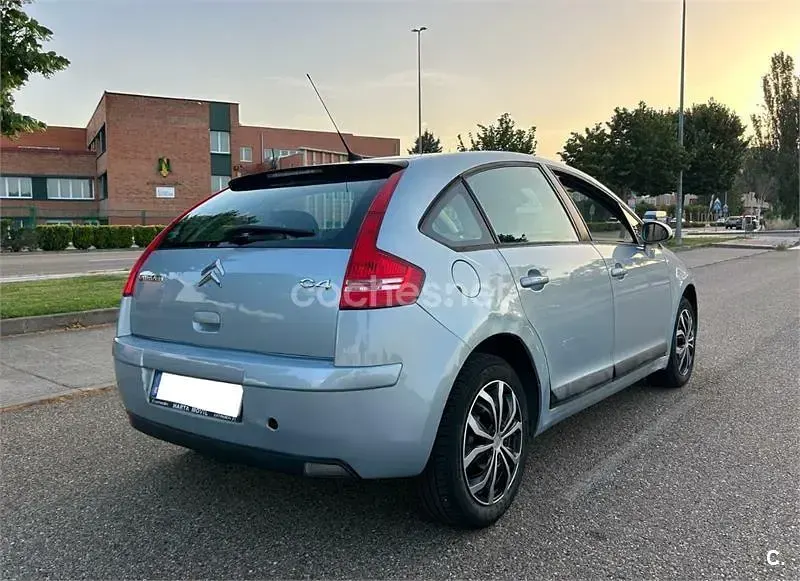 Usado Citroën C4 110 CV (80 kW) 2006 Azul Berlina