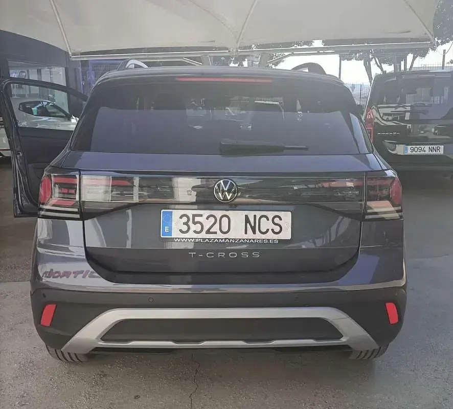 Usado VW T-Cross 116 CV (85 kW) 2025 Gris SUV
