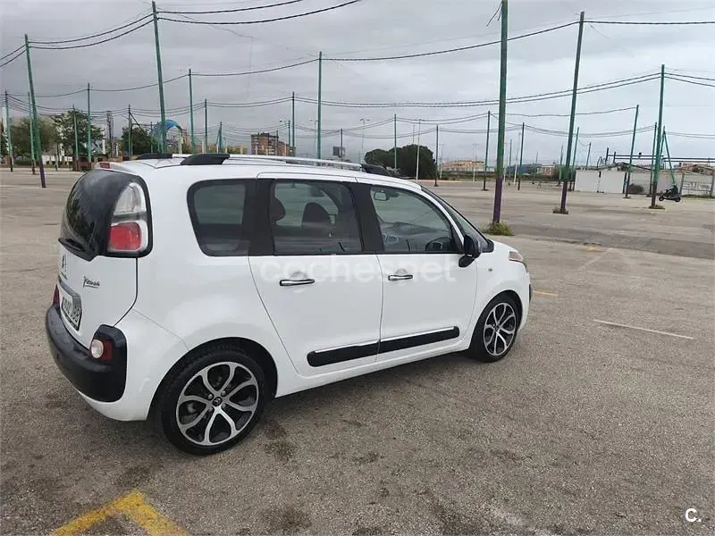 Usado Citroën C3 Picasso Attraction 92 CV (67 kW) 2014 Blanco Monovolumen