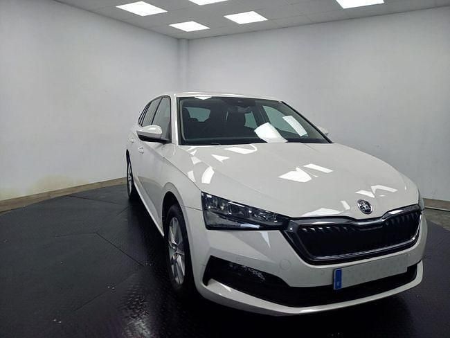 Usado Skoda Scala Ambition 95 CV (69 kW) 2022 Blanco Utilitario