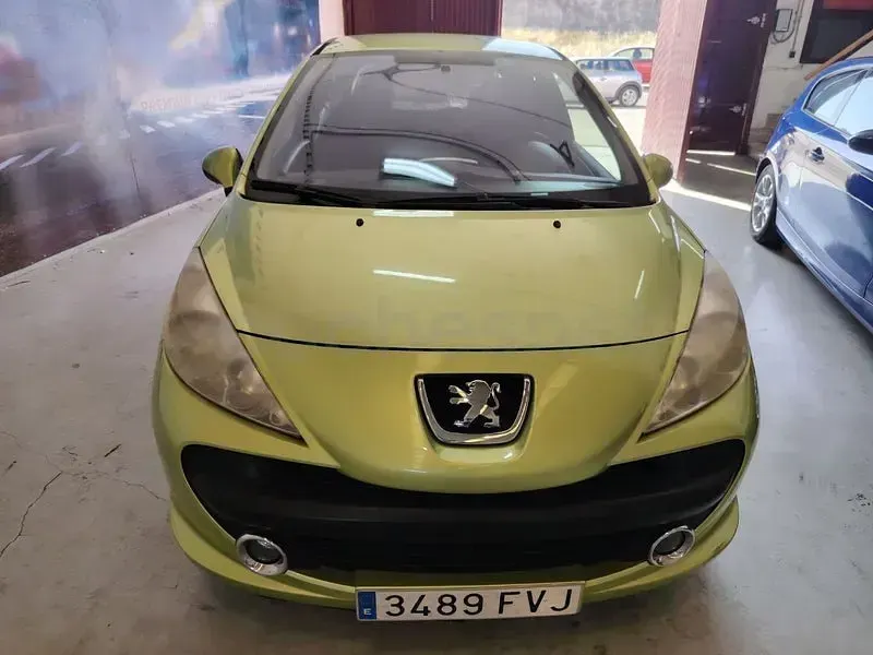 Usado Peugeot 207 110 CV (80 kW) 2007 Verde Berlina