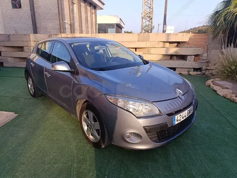 Usado Renault Mégane III Dynamique 105 CV (77 kW) 2010 Azul Berlina