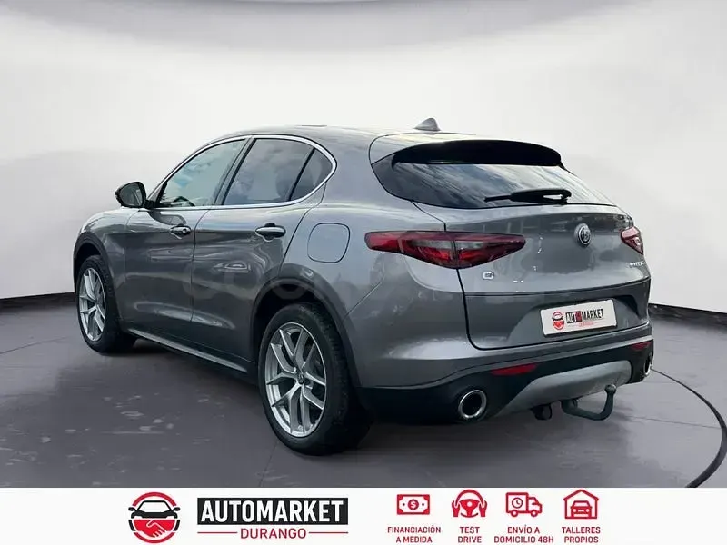 Usado Alfa Romeo Stelvio 280 CV (205 kW) 2017 Gris / plata SUV