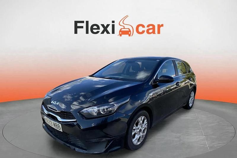 Begagnad Kia Ceed 160 HK (117 kW) 2022 Svart Halvkombi