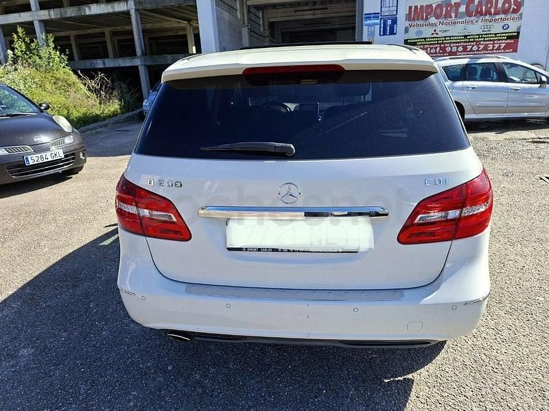 Usado Mercedes B200 136 CV (100 kW) 2012 Blanco Monovolumen