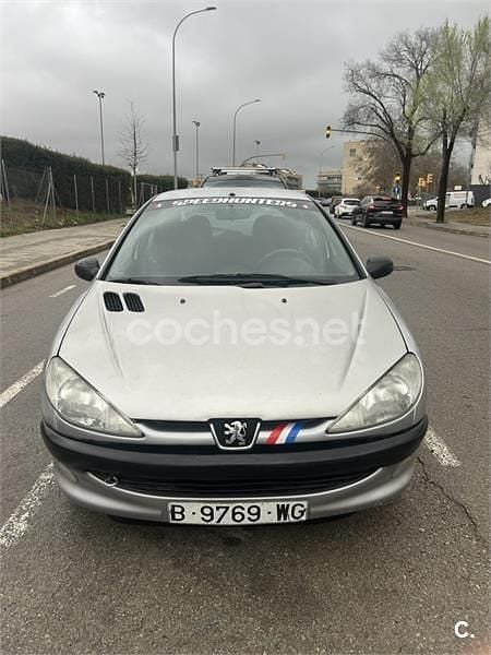 Usado Peugeot 206 90 CV (66 kW) 1999 Gris / plata Utilitario