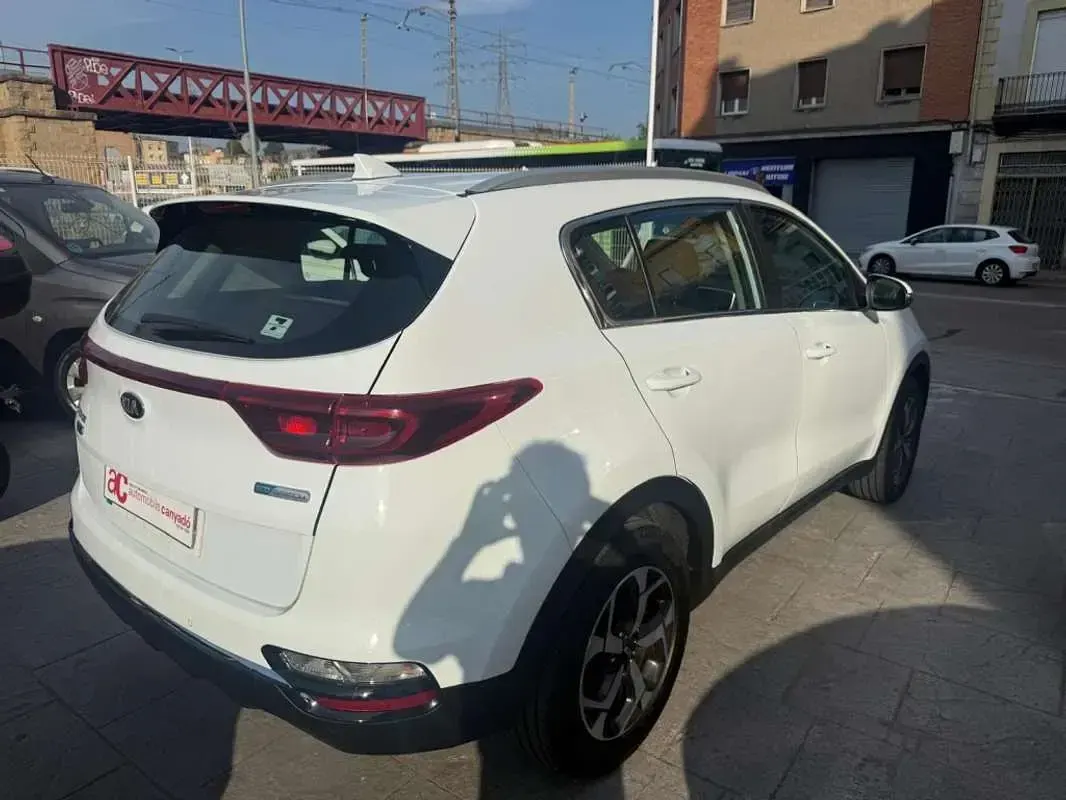 Usado Kia Sportage 136 CV (100 kW) 2021 Blanco SUV