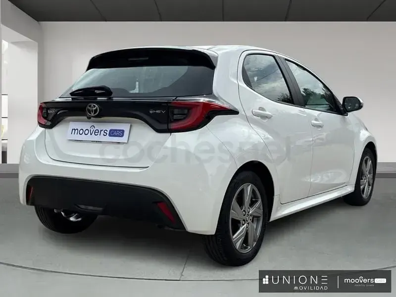 Usado Toyota Yaris Hybrid Active 116 CV (85 kW) 2025 Blanco Berlina