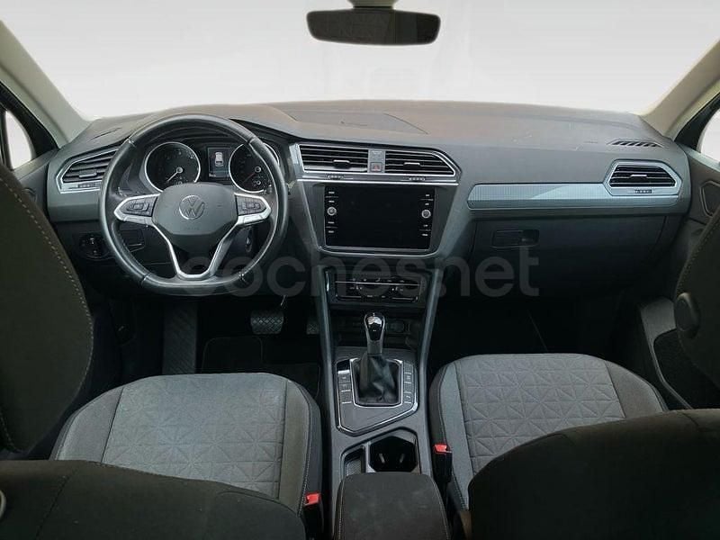Usado VW Tiguan Life 150 CV (110 kW) 2023 Gris / plata SUV