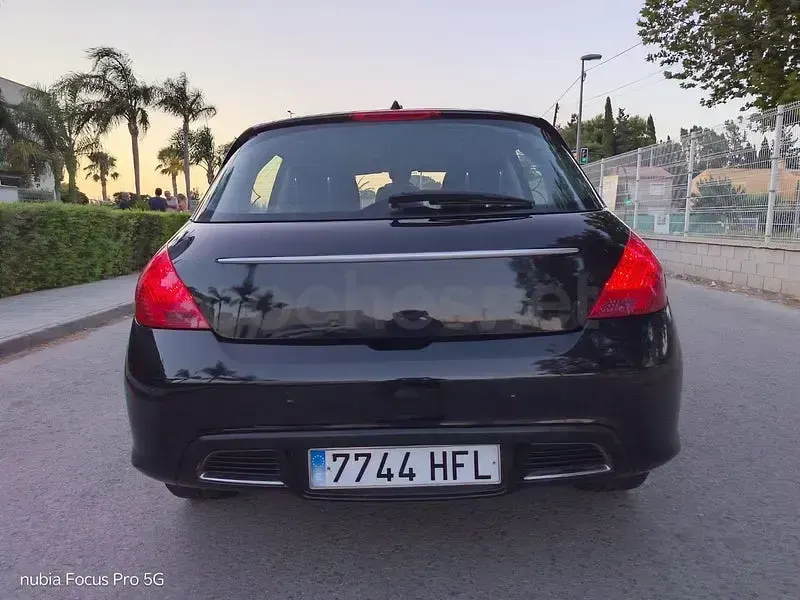Usado Peugeot 308 Access 112 CV (82 kW) 2011 Negro Berlina