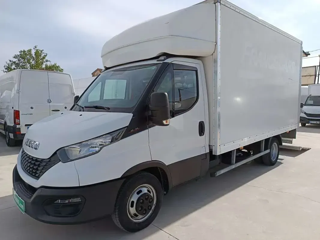 Usado Iveco Daily 159 CV (116 kW) 2021 Blanco Van