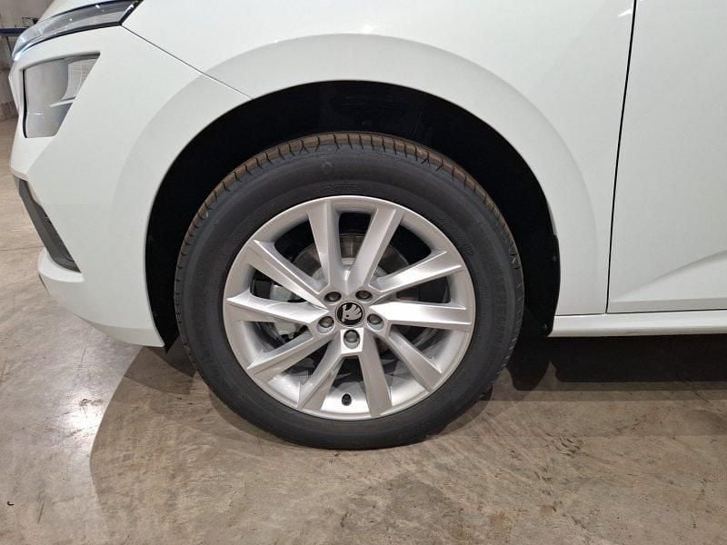 Usado Skoda Kamiq Selection 115 CV (84 kW) 2025 Blanco luna metalizado SUV
