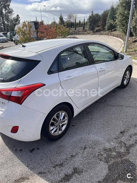 Usado Hyundai i30 100 HP (73 kW) 2015 Branco Sedan