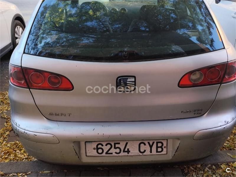 Usado Seat Ibiza Sport 100 CV (73 kW) 2004 Gris / plata Berlina