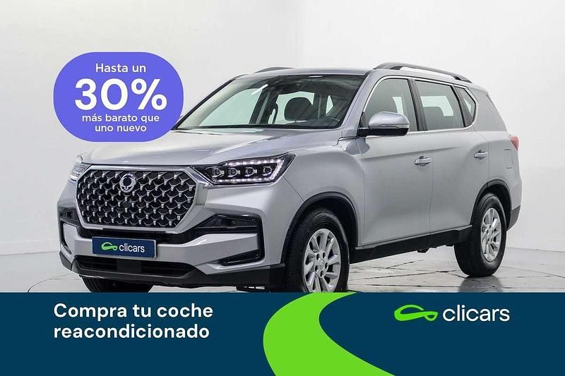 Gris Usado 2023 Ssangyong (KGM) Rexton SUV | 29.490 € - Imagen 1/4