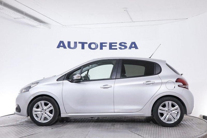 Usado Peugeot 208 Style 82 CV (60 kW) 2018 Plata Utilitario