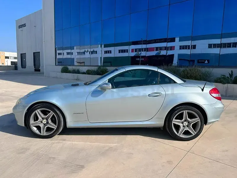 Usado Mercedes SLK200 163 CV (119 kW) 2007 Gris / plata Descapotable