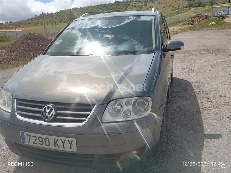 Usado VW Touran Advance 140 CV (102 kW) 2006 Gris / plata Monovolumen