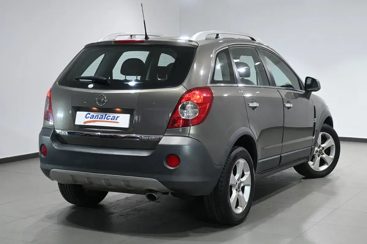 Usado Opel Antara Cosmo 150 CV (110 kW) 2007 Gris SUV