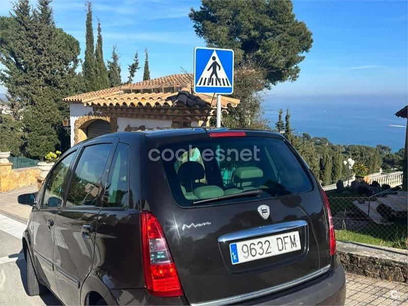 Usado Lancia Musa 95 CV (69 kW) 2005 Negro Monovolumen