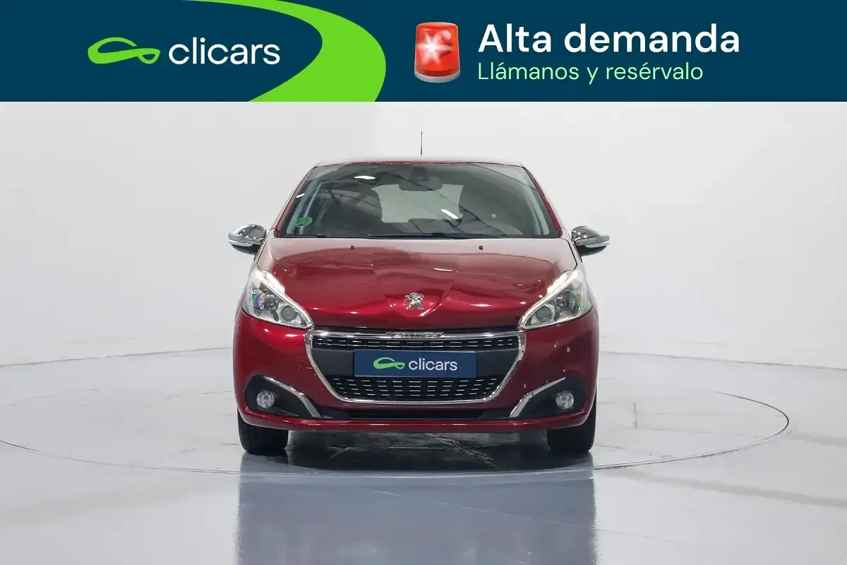 Usado Peugeot 208 Signature Sky 82 CV (60 kW) 2019 Rojo Utilitario