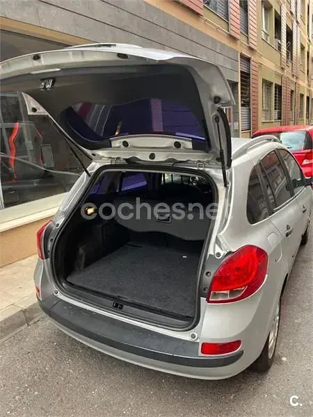 Usado Renault Clio Dynamique 100 CV (73 kW) 2008 Gris / plata Familiar