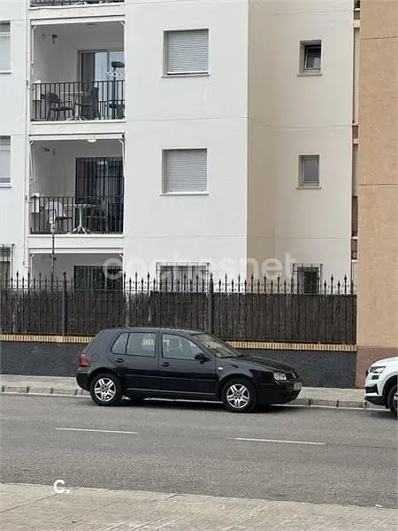 Usado VW Golf IV Highline 100 CV (73 kW) 2001 Negro Familiar