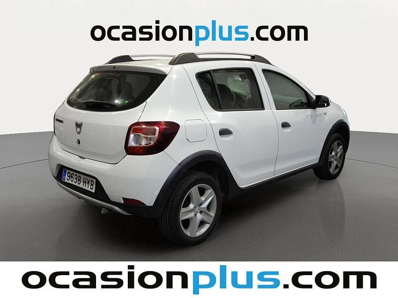 Usado Dacia Sandero Stepway 90 CV (66 kW) 2014 Blanco Utilitario