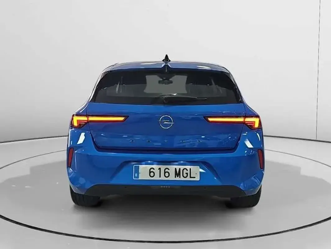 Usado Opel Astra Edition 110 CV (80 kW) 2023 Azul Utilitario