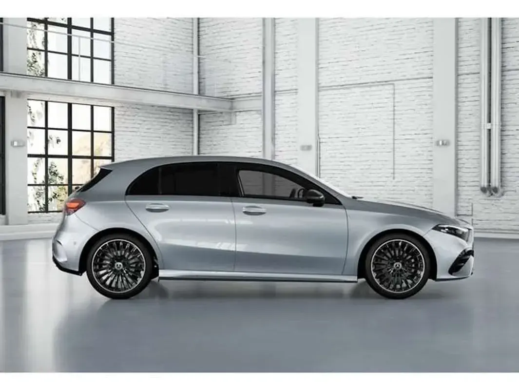 Usado Mercedes A200 AMG line 163 CV (119 kW) 2025 Plateado Berlina