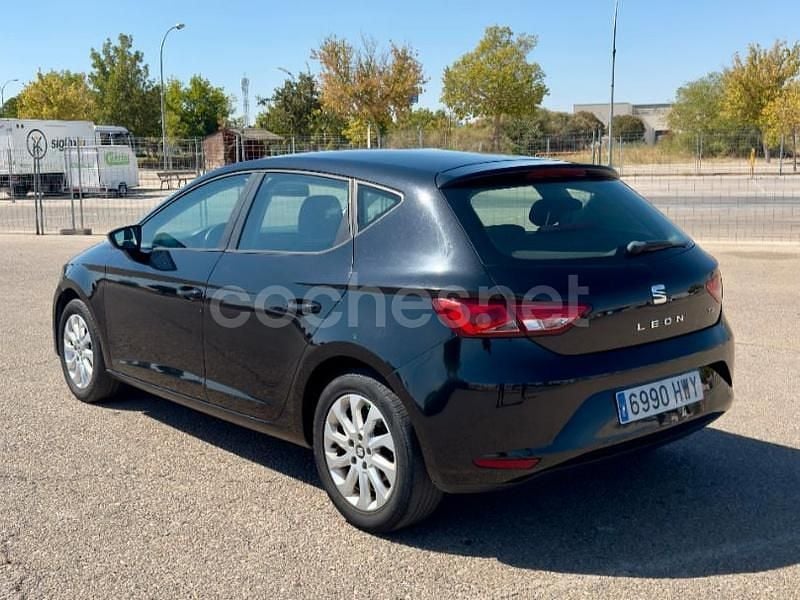 Usado Seat Leon Style 105 CV (77 kW) 2014 Negro Berlina