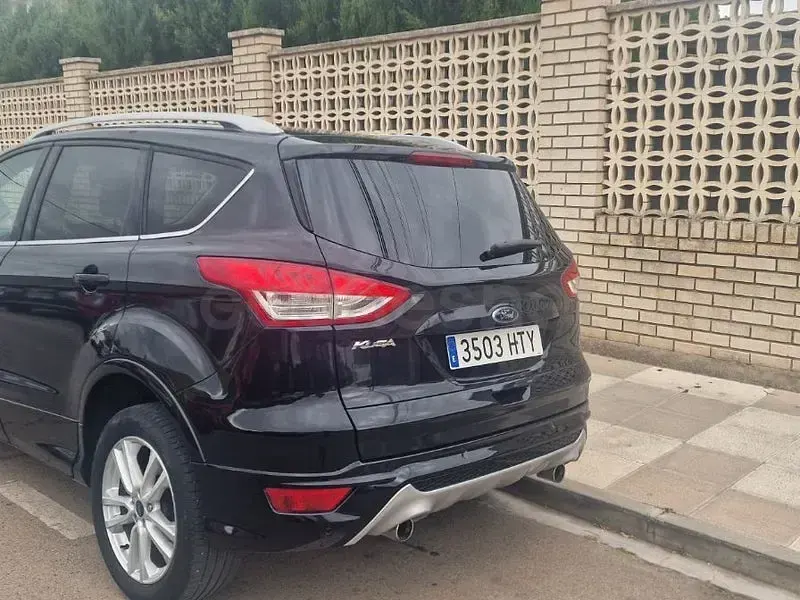 Usado Ford Kuga Titanium S 163 CV (119 kW) 2014 Negro SUV