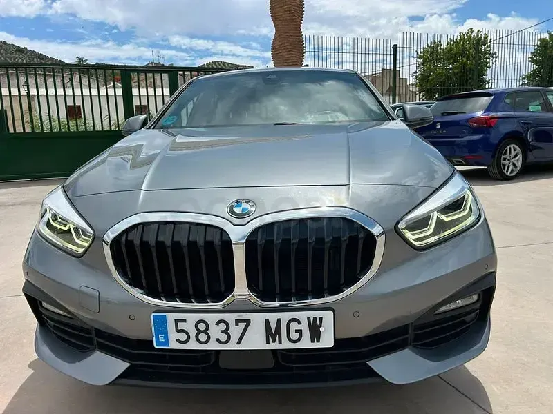 Usado BMW 116 Comfort Edition 116 CV (85 kW) 2023 Gris / plata Utilitario