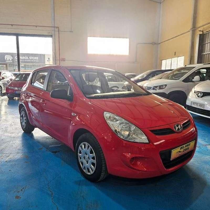 Usado Hyundai i20 Comfort 75 HP (55 kW) 2011 Vermelho Citadino