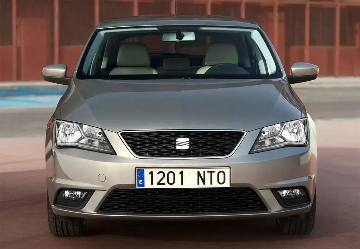 Usado Seat Toledo XCELLENCE 116 CV (85 kW) 2017 Gris Utilitario