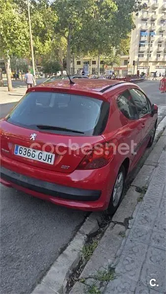 Usado Peugeot 207 70 CV (51 kW) 2008 Rojo Berlina