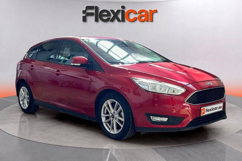 Rojo Usado 2015 Ford Focus Trend+ Berlina | 10.190 € (Precio justo) - Imagen 1/4