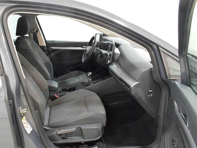 Usado VW Golf VIII 116 CV (85 kW) 2025 Gris / plata Berlina
