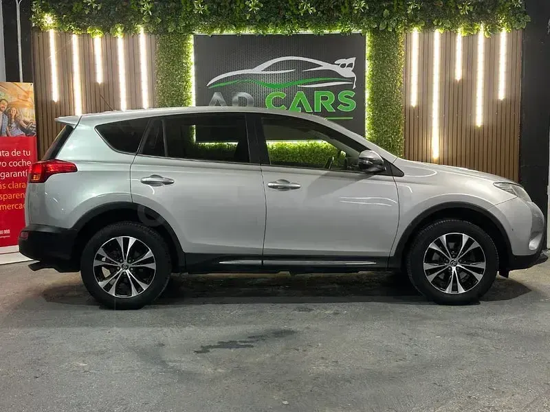 Usado Toyota RAV4 Advance 124 CV (91 kW) 2014 Gris / plata SUV
