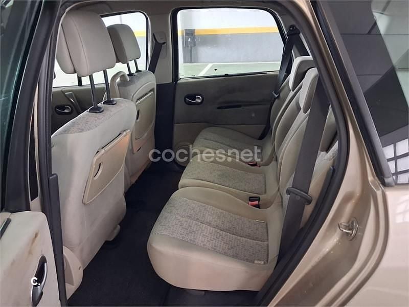 Usado Renault Grand Scénic II Dynamique 130 CV (95 kW) 2007 Beige Monovolumen