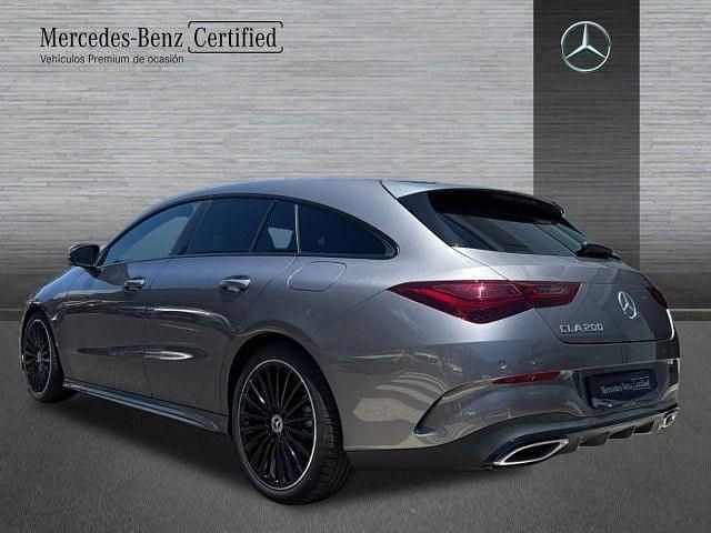 Usado Mercedes CLA200 Shooting Brake AMG line 163 CV (119 kW) 2024 Gris montaña Familiar