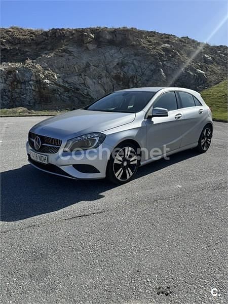 Usado Mercedes A200 Urban 136 CV (100 kW) 2014 Gris / plata Berlina