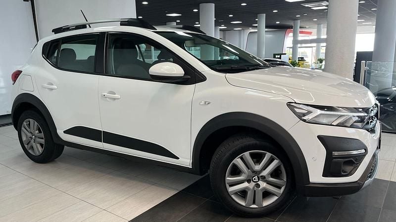 Usado Dacia Sandero Comfort 91 CV (66 kW) 2022 Blanco Berlina