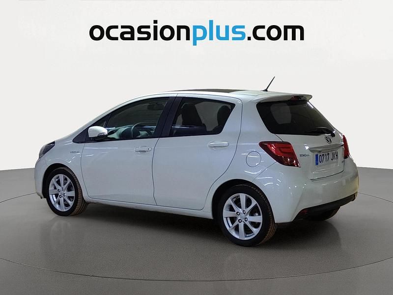 Usado Toyota Yaris Hybrid Advance 100 CV (73 kW) 2015 Blanco Utilitario